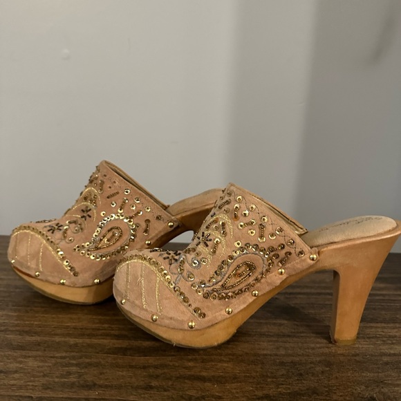 Sequence Clogs with 3 inch heel - Picture 2 of 3